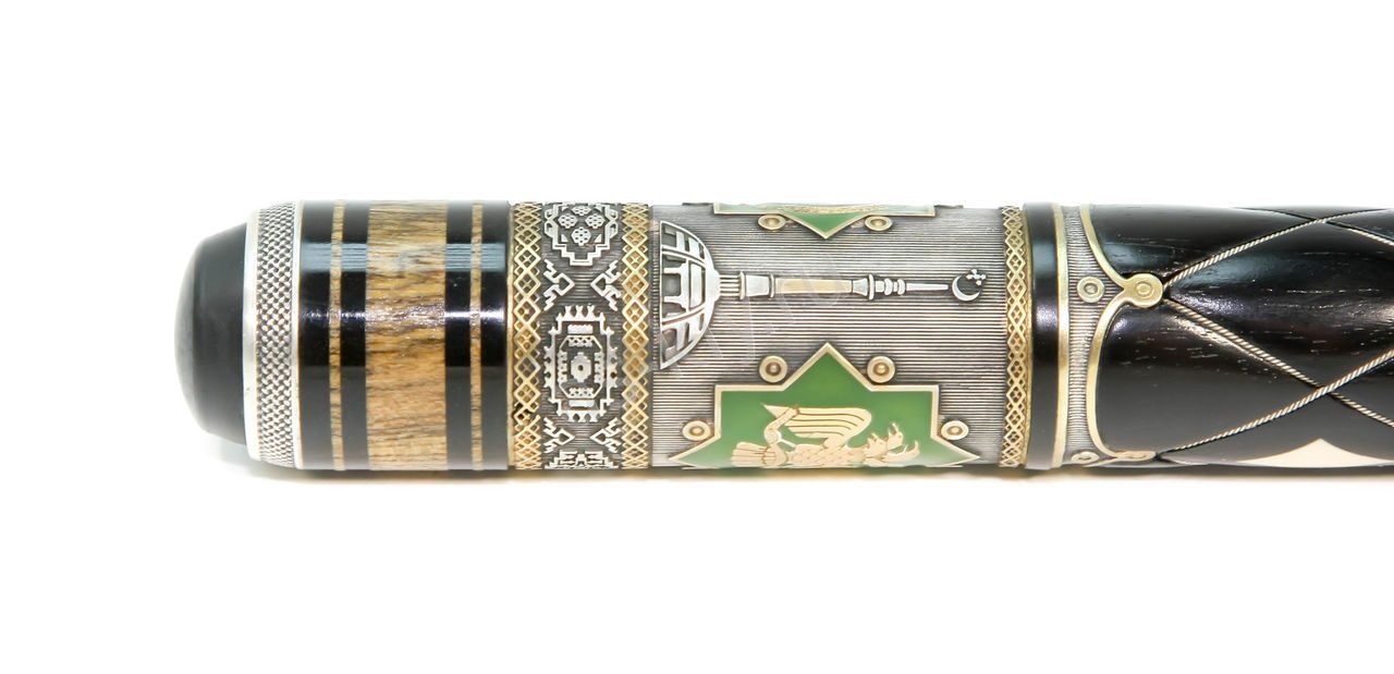Эксклюзивный бильярдный кий с элементами геральдики Герб Туркменистана